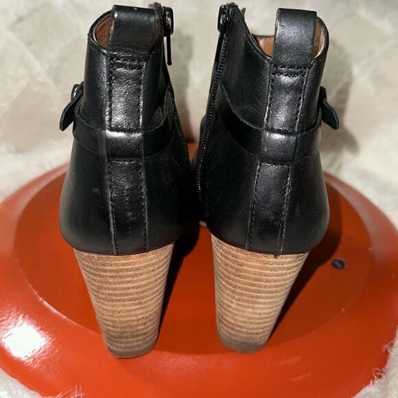 Lucky Brand 8.5 Black Tan Mabina Zip Side Buckle Leather Ankle Heel Boots - Picture 6 of 13